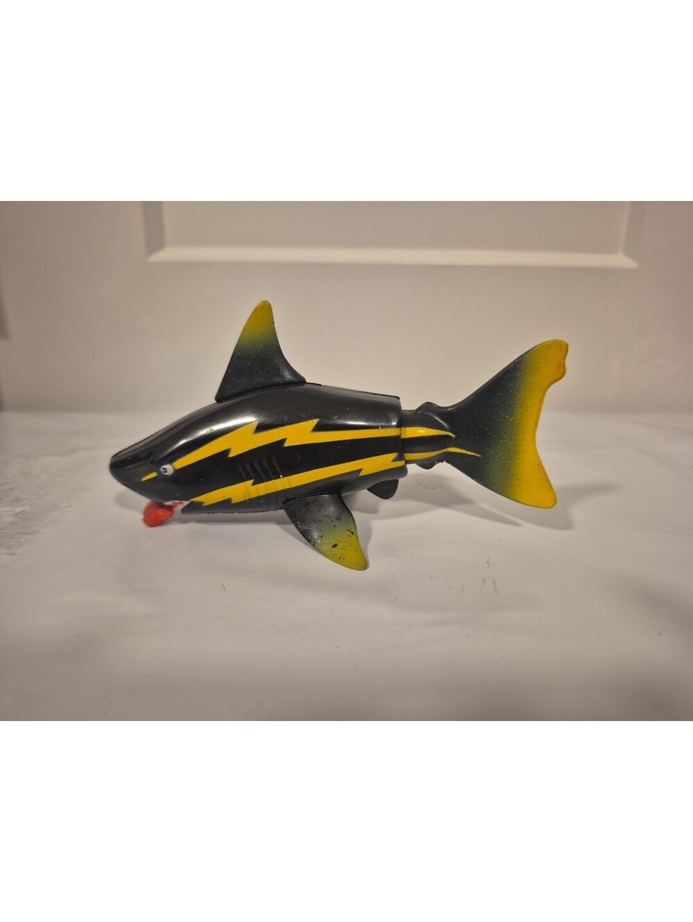 Swimways Shark Windup Toy Manual Swimway Black Yellow Wind-Up Pull String 5.5"